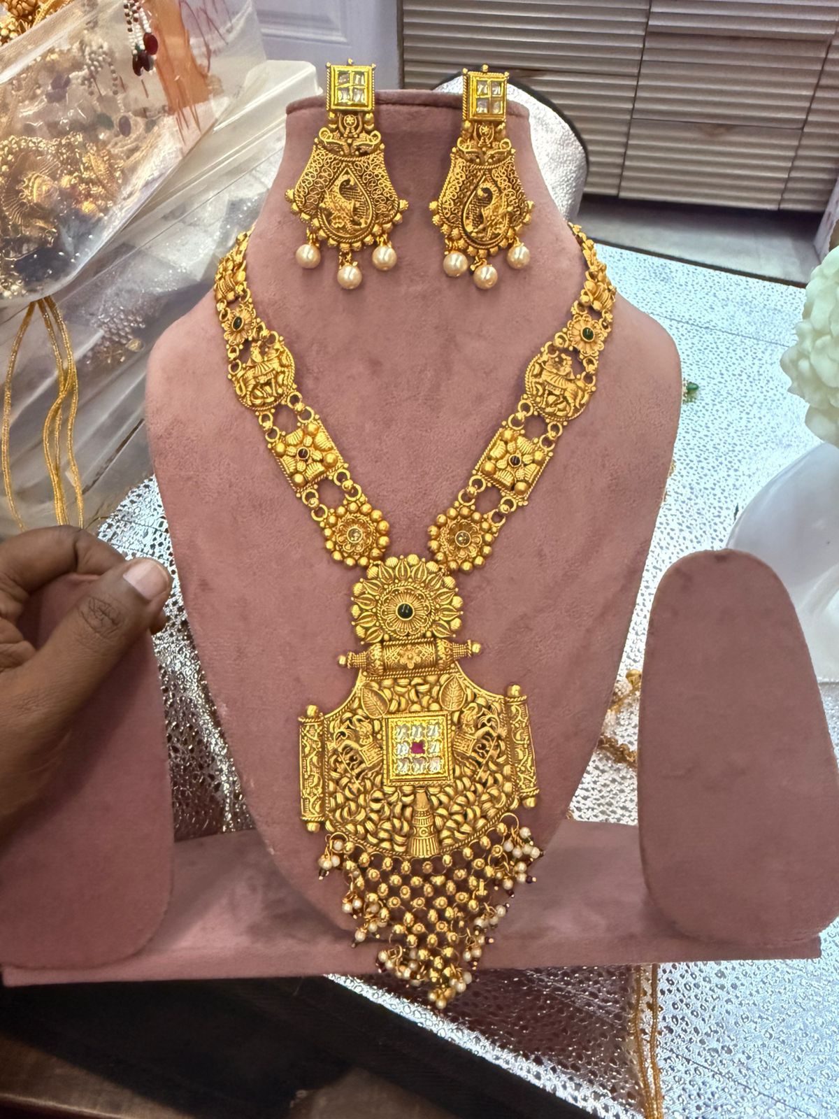 Antique Gold Polish Temple Jewelry Necklace Set